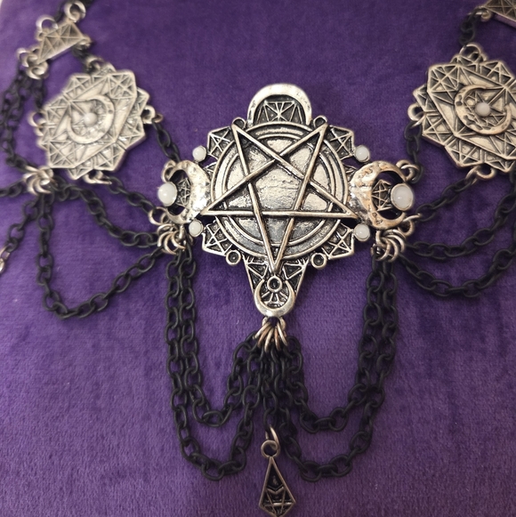 🖤 Witchy Chandelier Neclace - Picture 2 of 4